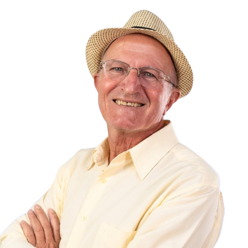 Paulo Camolesi sorrindo com chapéu